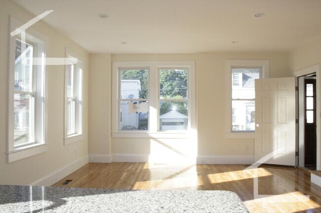 Building Photo - 6 Larose Pl