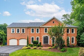 Building Photo - 8424 Holly Leaf Dr