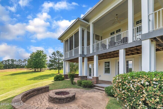 Building Photo - 130 Pacer Ln