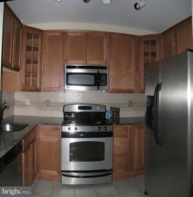 Building Photo - 1641 International Dr