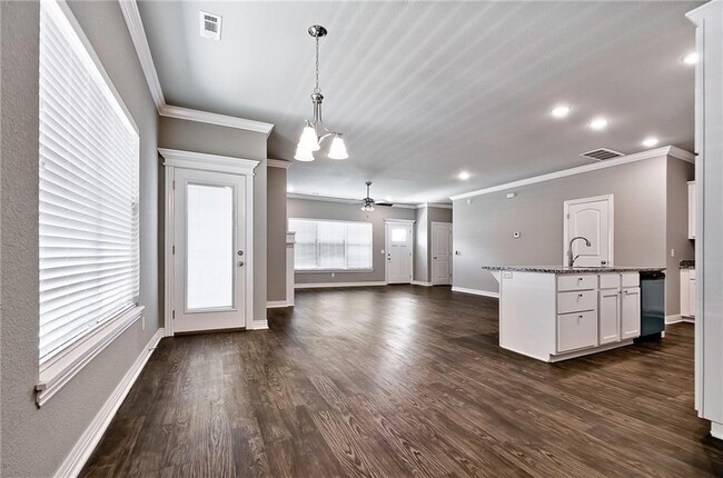Building Photo - 207 Carrington Ave