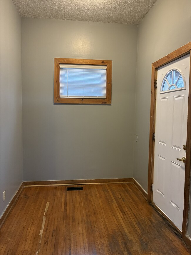 Entrada - 418 S 17th St