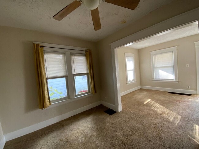 Building Photo - Simple and Comfortable 3-Bedroom, 1-Bathro...