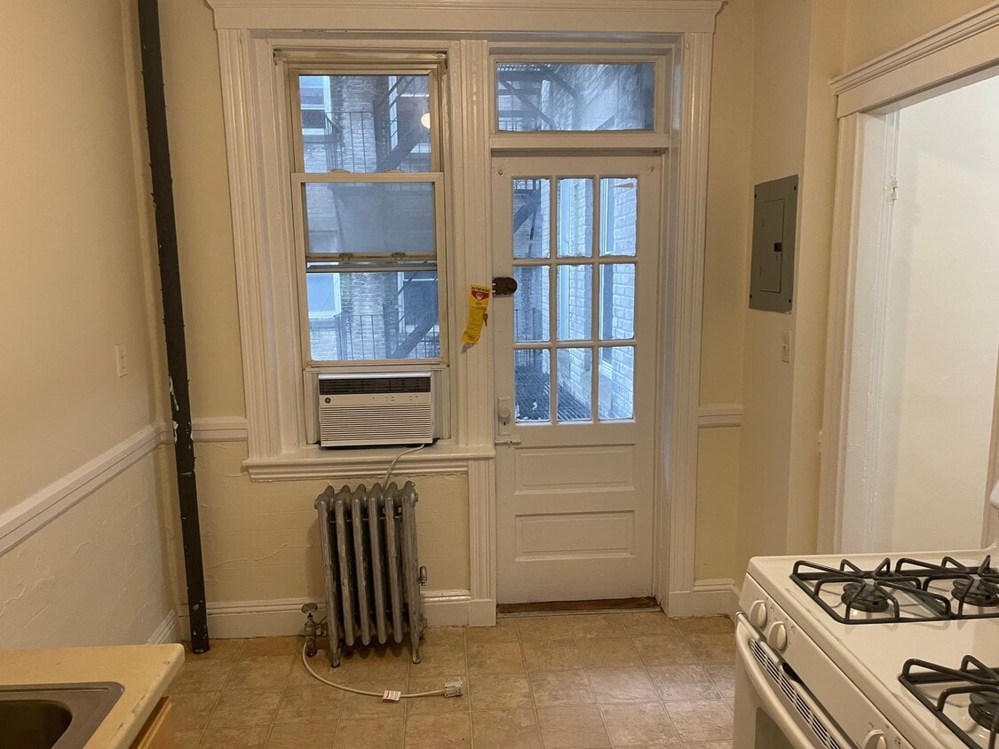 Price lowered Renovated ` bed , Sunny and ... - NO FEE NO SECURITY  Large front facing Stu...