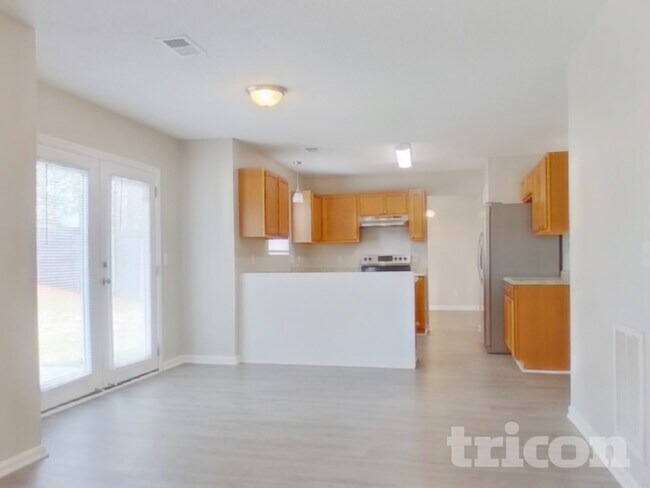 Building Photo - 672 Thornhill Dr