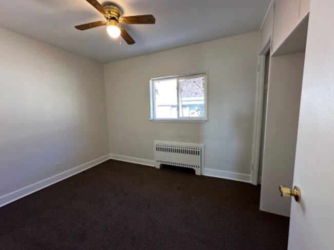 Building Photo - 163 N Rosewood Ave