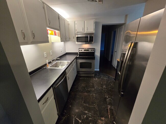 Foto del edificio - 6250 Edsall Rd