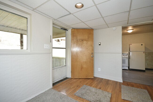 Foto del edificio - 741-743-743 Bower Hill Rd