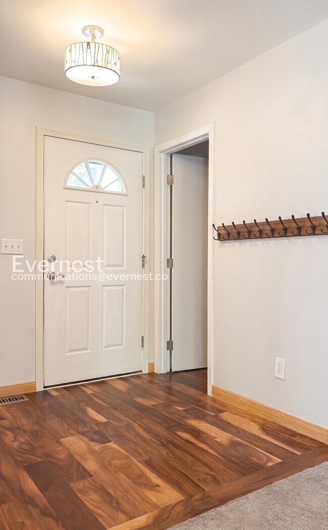 Foto del edificio - 3 Bed/3 Bath Home/ Available Now!