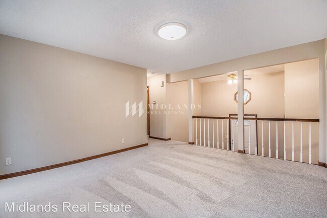 Building Photo - 3 br, 2 bath House - 8410 S 142nd Avenue
