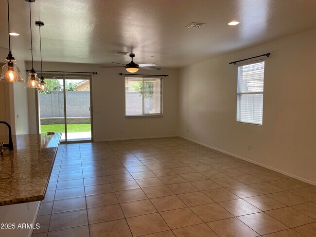 Foto del edificio - 21257 W Berkeley Rd