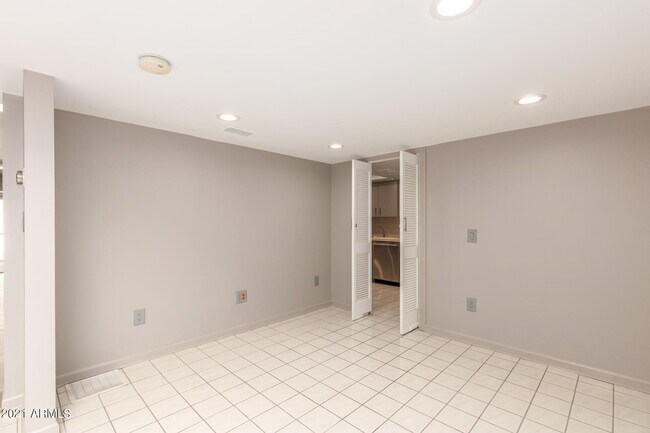 Foto del edificio - 6942 E Exeter Blvd