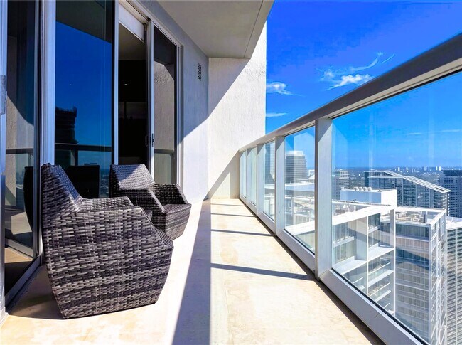 Foto del edificio - 465 Brickell Ave