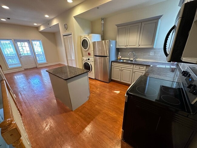 Photo - 2331 N Park Ave Apartment