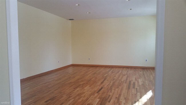 Building Photo - 7 Kissel Ln