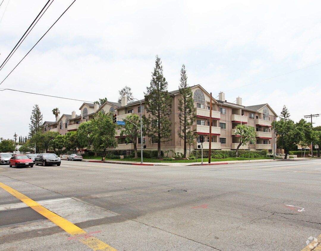 Foto principal - 14050 Magnolia Blvd
