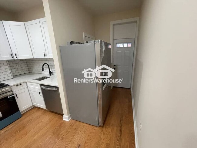 Foto del edificio - 921 N Patterson Park Ave