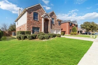 Building Photo - 2409 Eisenhower Dr