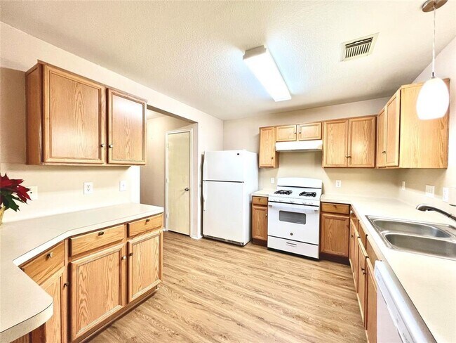 Building Photo - 8403 Westknoll Ln