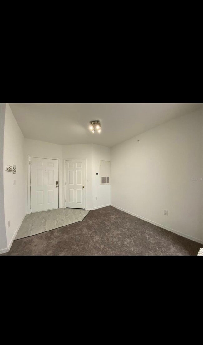 Building Photo - 5455 Vineland Rd