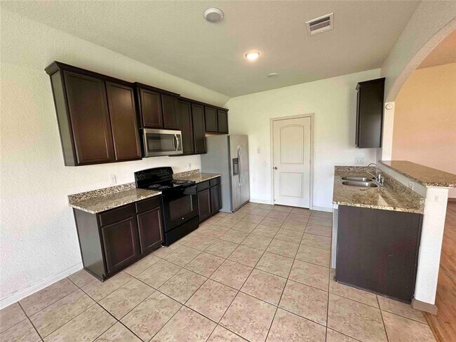 Foto del edificio - 1555 Twin Estates Dr