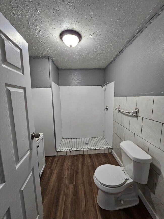 Building Photo - 916 TX-359