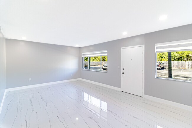 Building Photo - 2878 Donnelly Dr