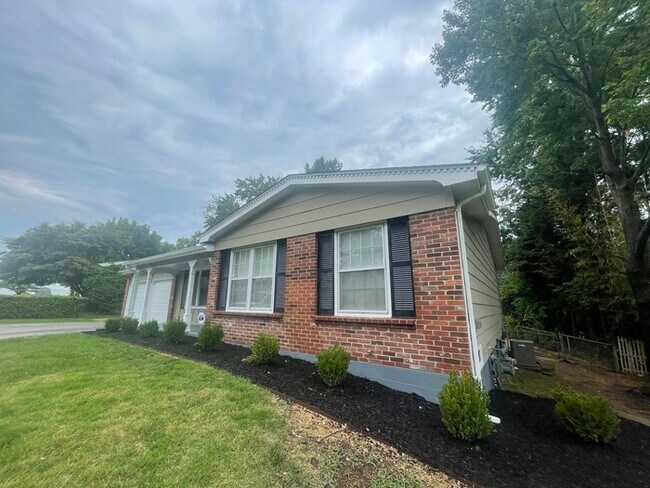 Foto del edificio - 1860 Saint Anthony Ln Florissant, MO 63033