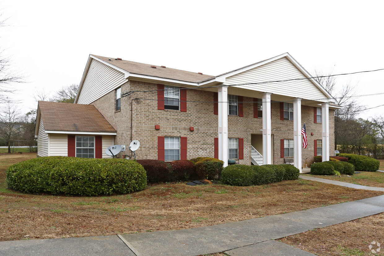 Primary Photo - Club Court Apartments I & II