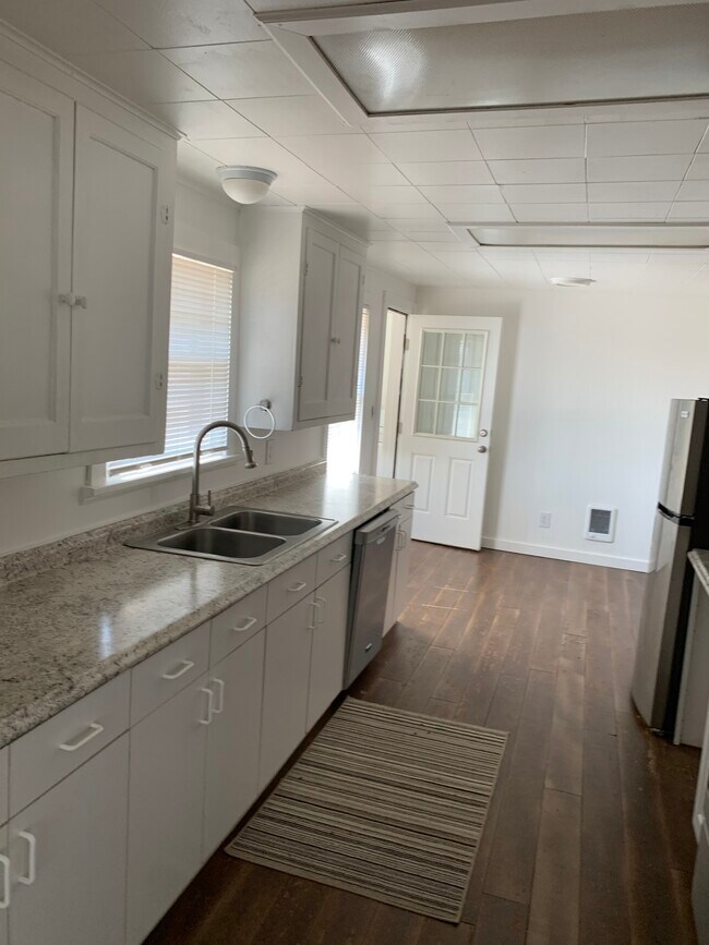 Building Photo - 1213 Oyster Bay Ave S