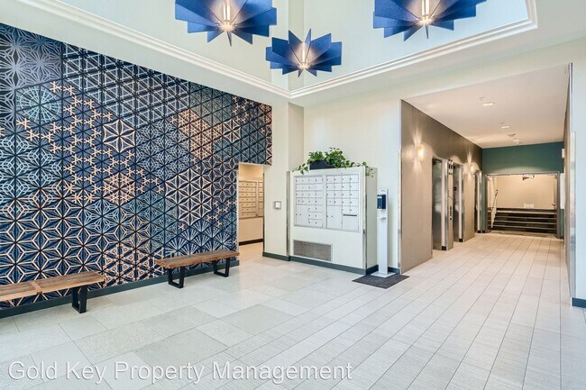 Building Photo - 2 br, 2 bath House - 300 W Beech Street #301
