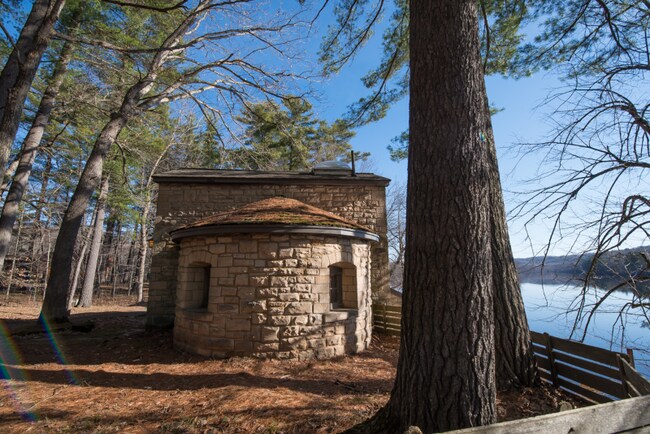 Building Photo - 801 Pine Cone Trail N