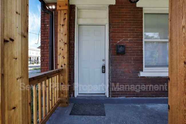 Building Photo - 1544 Granville St