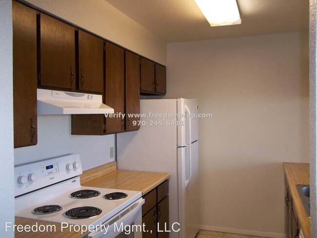 Building Photo - 842 E Cedar Ct