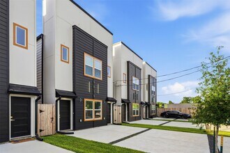 Building Photo - 9819 Turnbow St