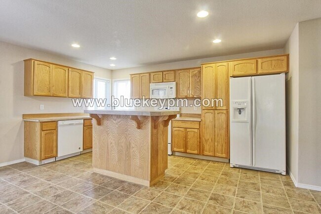Foto del edificio - 4 Bed, 2.5 Bath Home Off  SE Eaton Blvd  and  Weaver Creek in Battle Ground