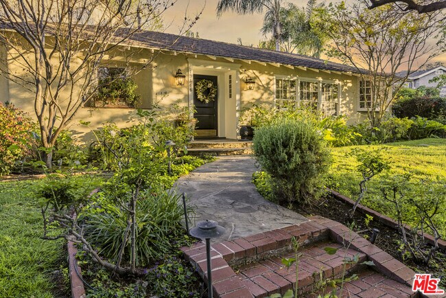 Foto del edificio - 13166 Valley Vista Blvd