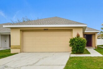 Building Photo - 2407 Knightsbridge Blvd