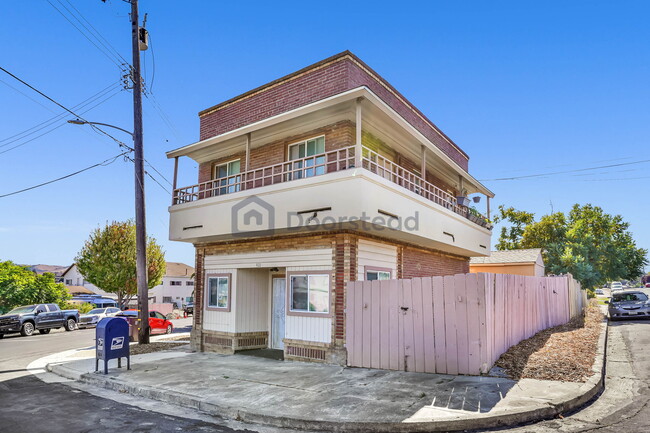 Building Photo - 401 1st St