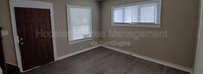 Foto del edificio - 5131 E Burgess Ave