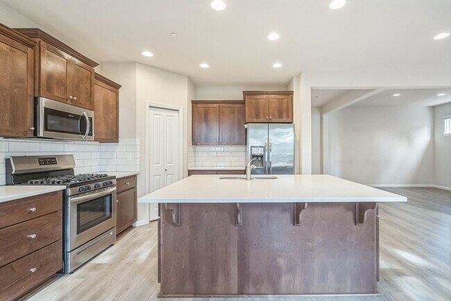 Building Photo - 9670 SW 171st Ave