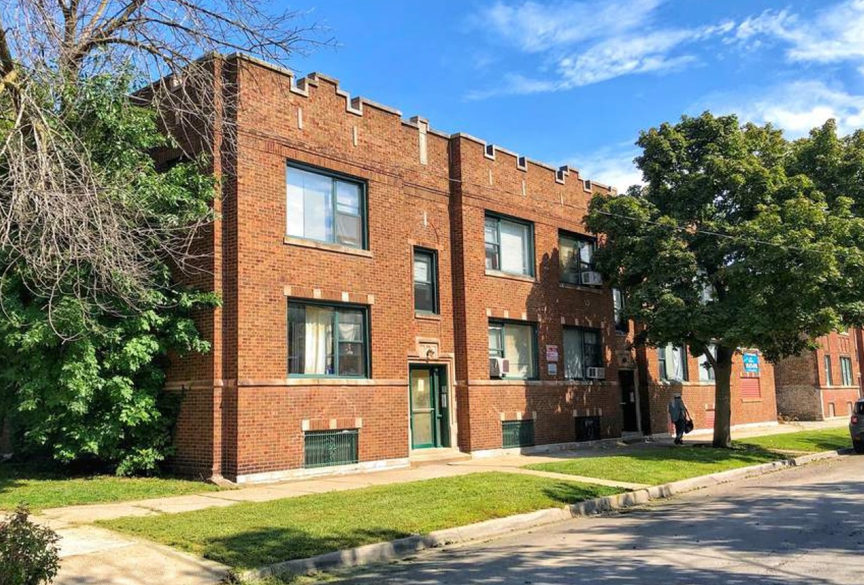 7157 S Eberhart Ave - 740--746 E 82nd St
