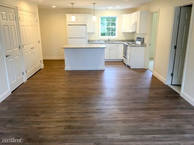Foto del edificio - 2 br, 1.5 bath Condo - 60 Bay Spring Ave