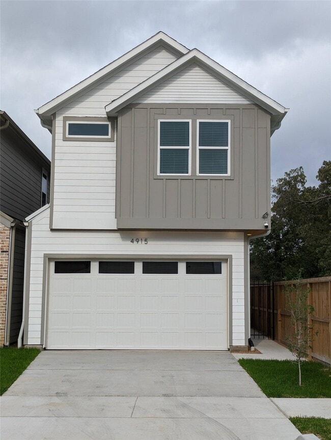 Building Photo - 4915 Fisk St