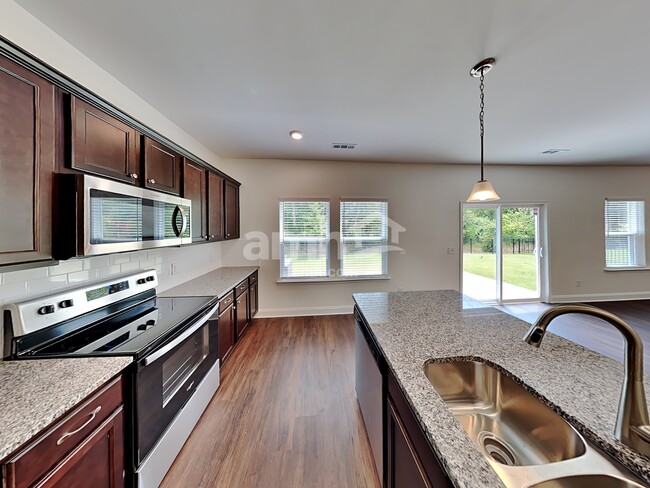 Building Photo - 5944 Hagar Vly Dr