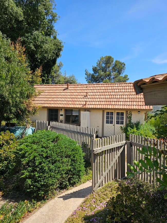 Building Photo - 3245 Vista Cielo Ln