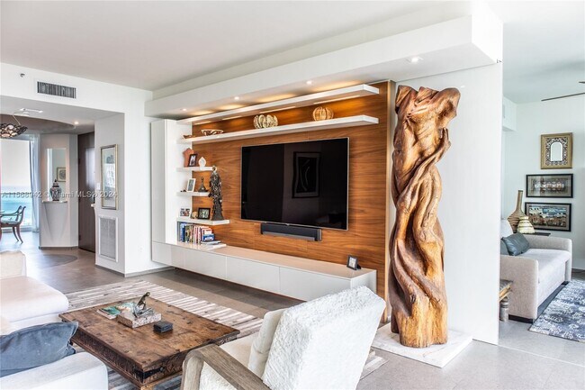 Foto del edificio - 300 South Pointe Dr