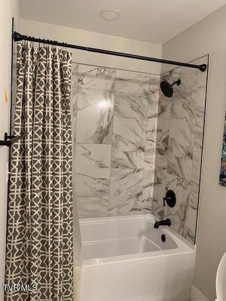 Foto del edificio - 705 N Main Ave