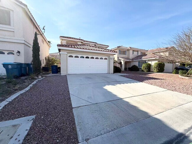 Building Photo - Beautiful 2 story single-family house