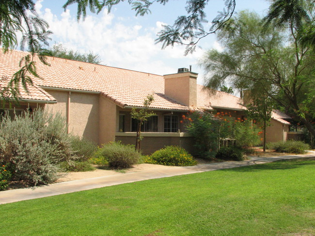 Building Photo - Desert Oasis Apartments